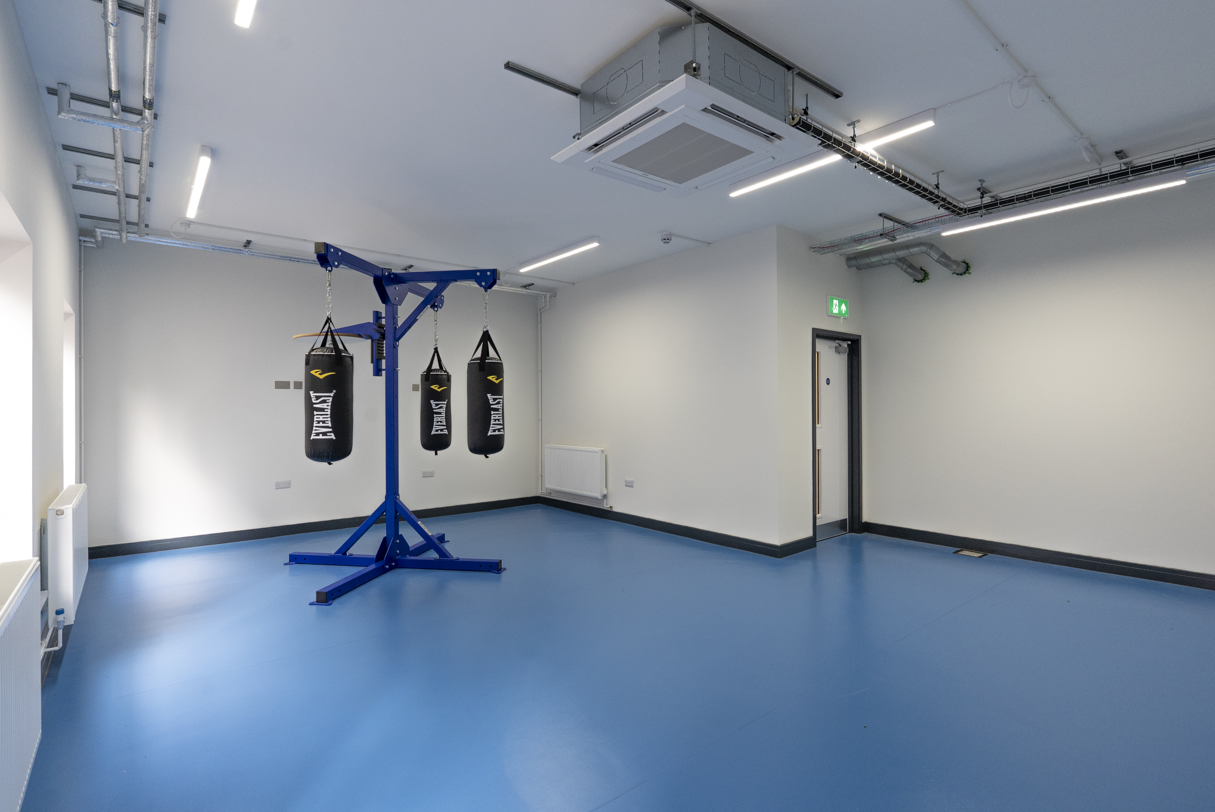 LEISURE EMPIRE FIGHTING CHANCE Bristol Sep25dsc05554