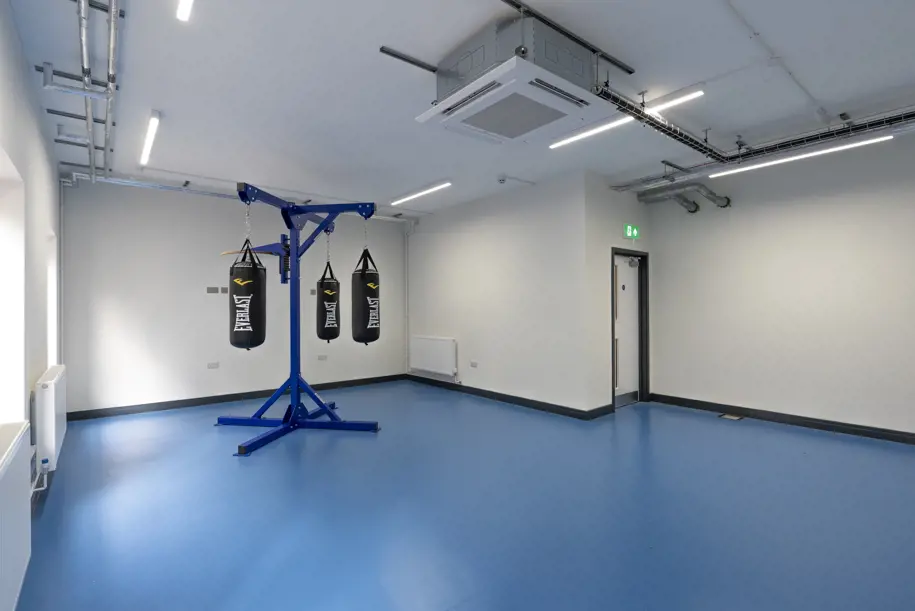 LEISURE EMPIRE FIGHTING CHANCE Bristol Sep25dsc05554